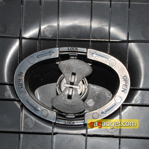 22-дюймовочка: беглый обзор FullHD-монитора LG W2253TQ-11 LG-W2253TQ_03.jpg